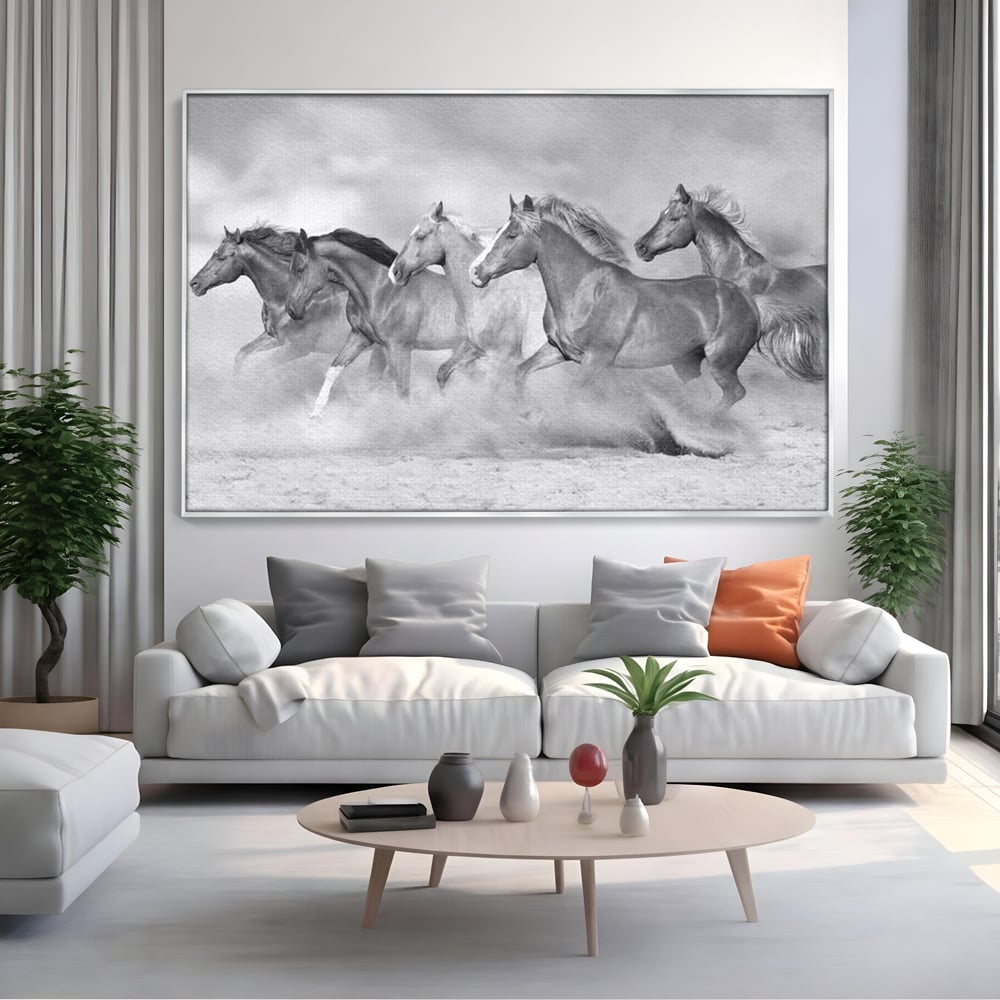 Tablou canvas cu tablou canvas cu cai in galop, in rama de aluminiu argintiu, pe perete intr-un living